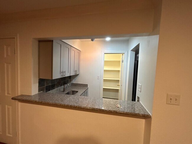 Foto del edificio - 919 S Ripple Creek Dr