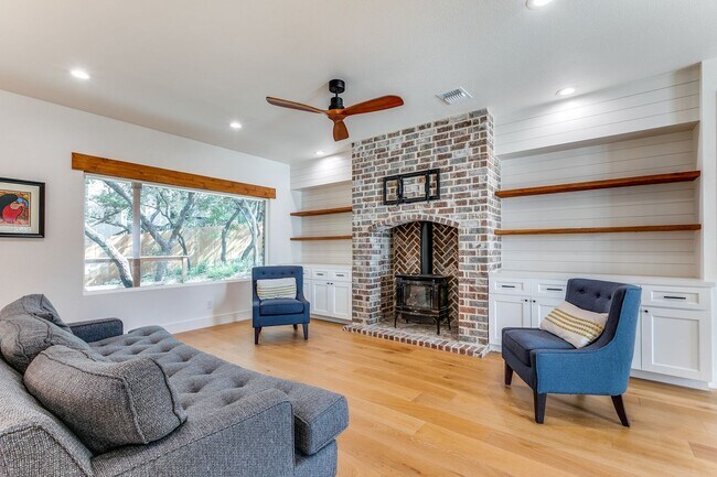 Foto del edificio - CUSTOM 4-BEDROOM HOME IN SAN ANTONIO RANCH