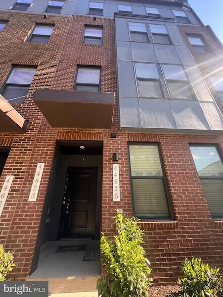Foto del edificio - 44625 Wolfhound Sq