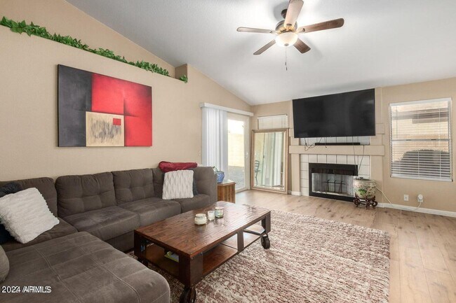 Foto del edificio - 4326 E Rosemonte Dr