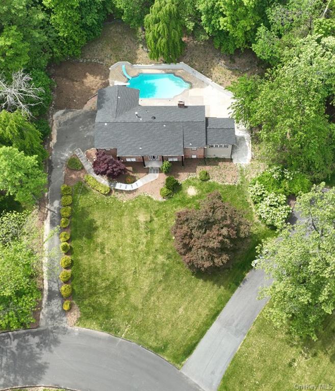 Primary Photo - 7 Charlotte Dr