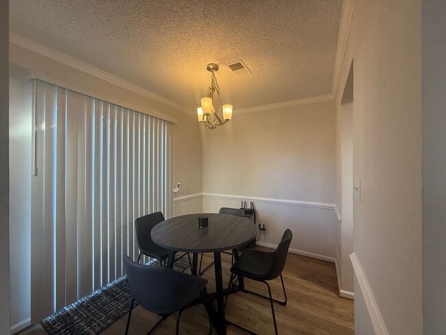 Foto del edificio - BeautifullyTownhome in Sought-After Indian Lakes * Ask Abut Our Zero Deposit*