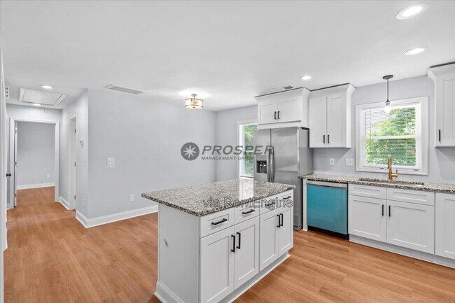 Building Photo - 103 Cliffside Dr
