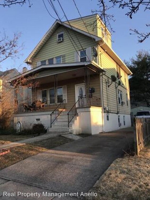26 Kipp Ave Unit 2, Elmwood Park, NJ 07407 Room for Rent in Elmwood