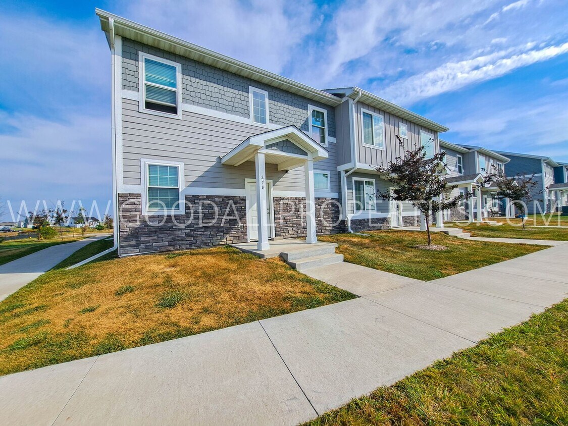 Primary Photo - Beautiful 3-Bedroom Townhome in Waukee!