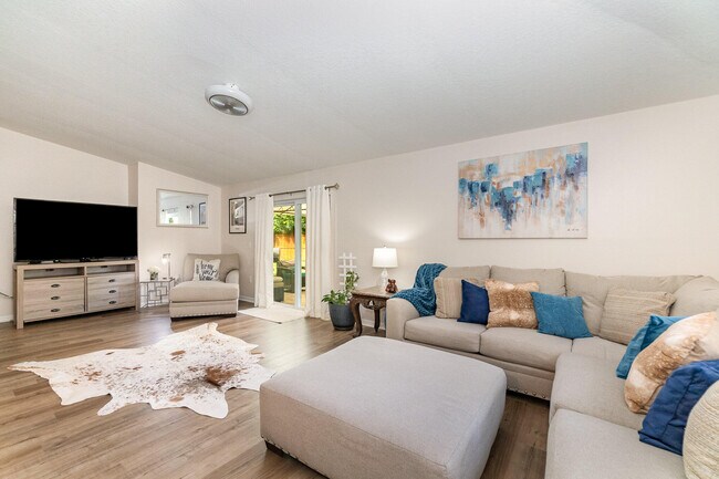 Foto del edificio - 1736 Vista Lake Cir