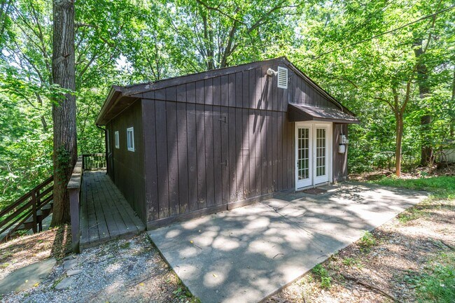 Building Photo - 1 Bed, 1 Bath, Apartment in Harpers Ferry, WV