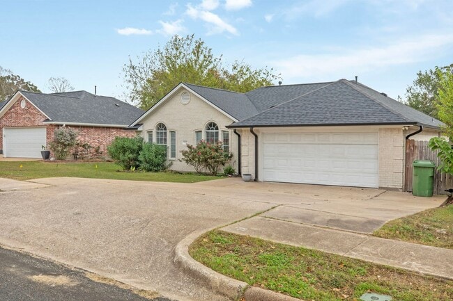 Building Photo - MAY MOVE IN!  3 Bed, 2 Bath Home in Bryan Available Now!