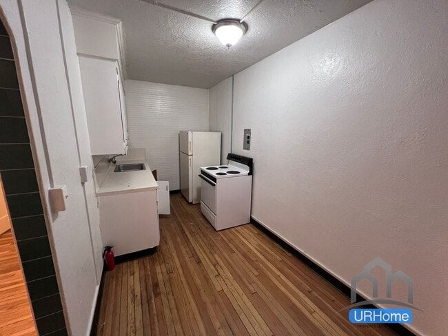 Interior Photo - Vintage Studio & 1 bedrooms! Living in the...