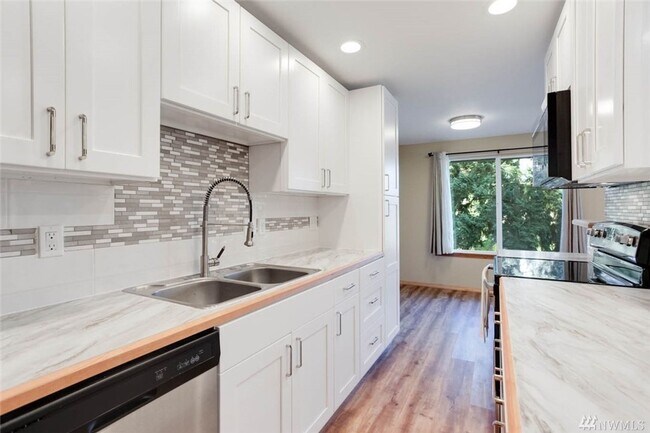 Foto del edificio - Cozy Duplex Home On Quiet Road in Kent a Must See!