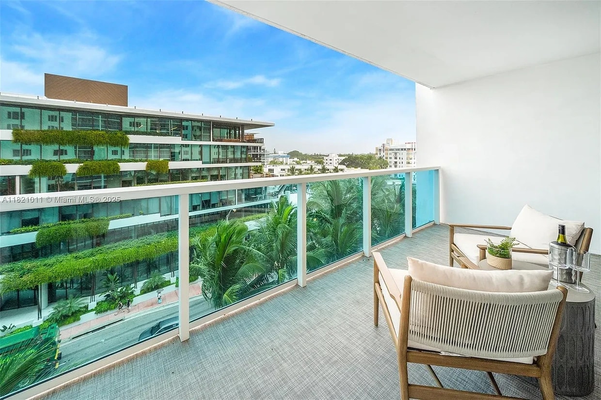 Foto principal - 2301 Collins Ave