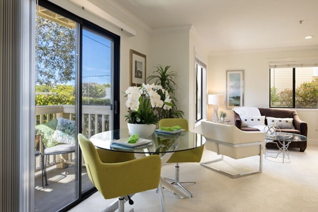 Building Photo - Laine Hill Condominiums
