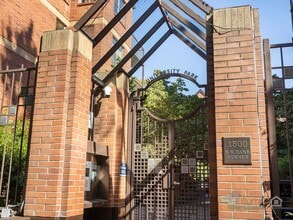 Building Photo - 1500 SW Park Ave