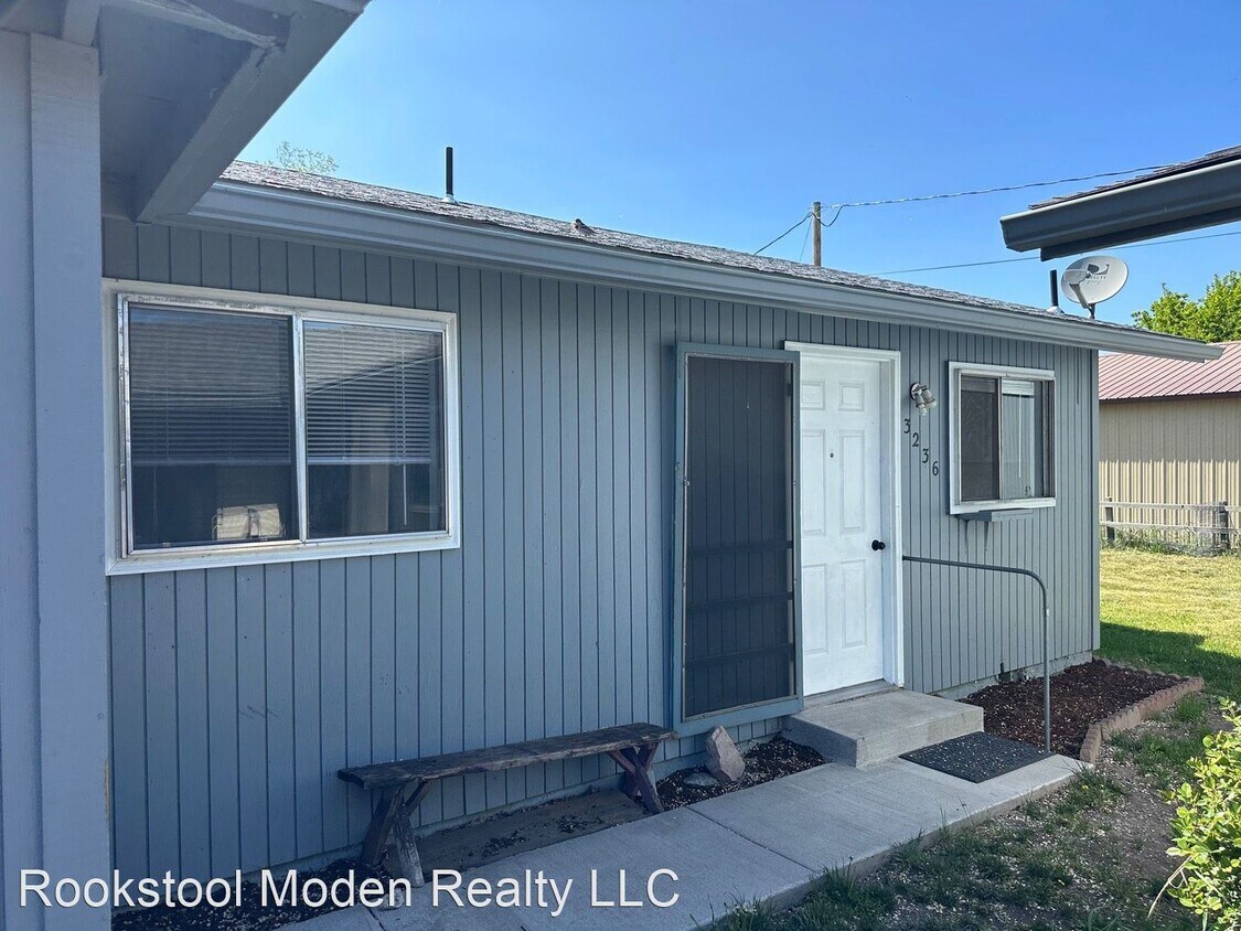 3236 Summers Ln, Klamath Falls, OR 97603 House Rental in Klamath