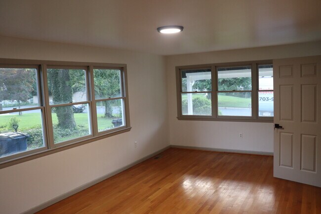 Foto del edificio - 1507 Ainsley Rd