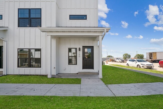 Building Photo - Clear Lake Condos