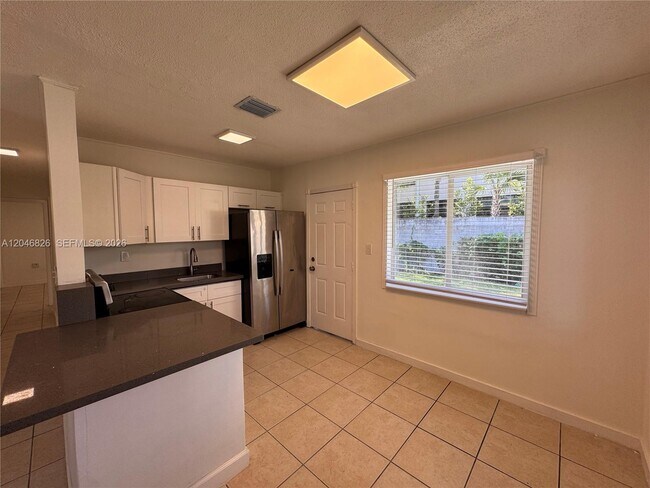 Foto del edificio - 2540 NE 181st St