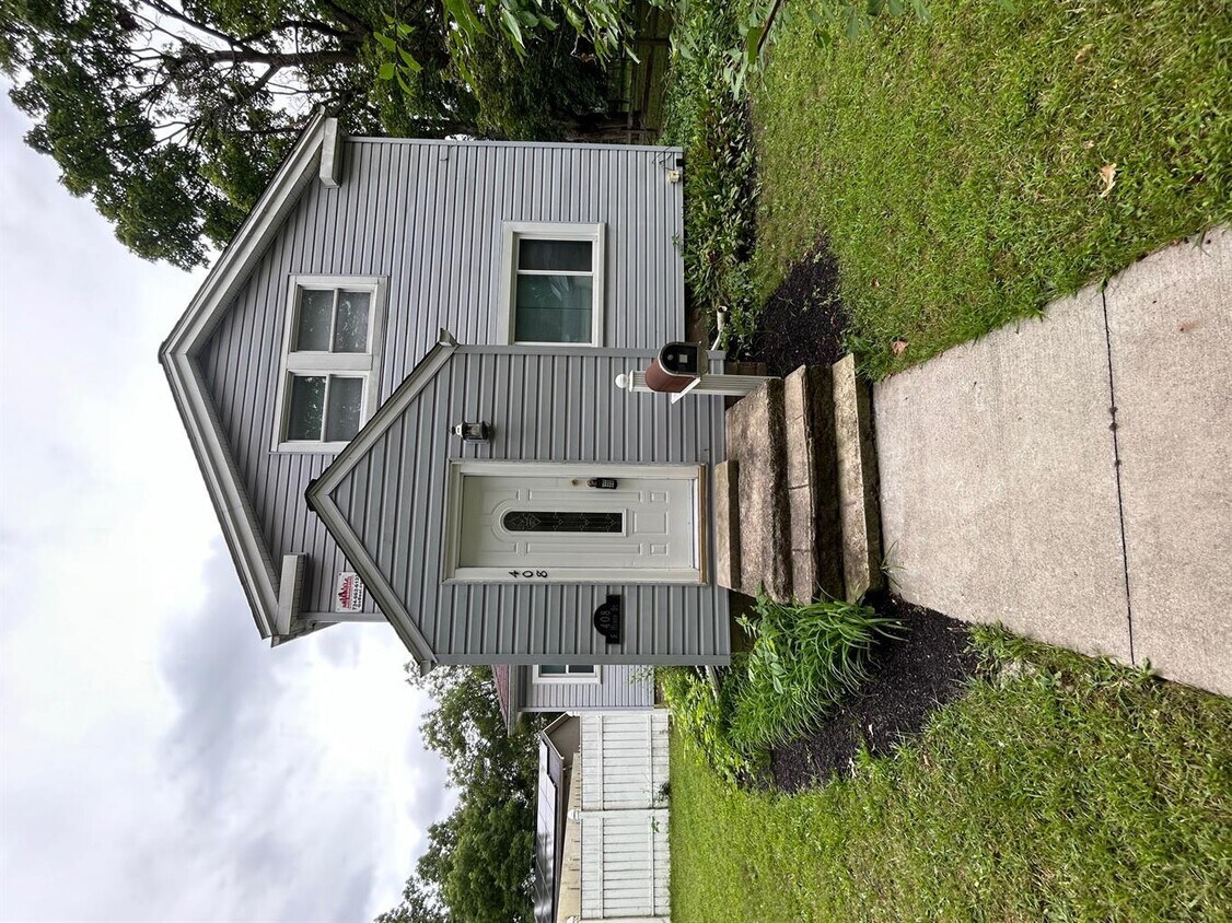 Foto principal - 408 S Huron St