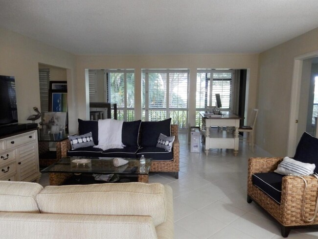 Building Photo - 7 SE Turtle Creek Dr