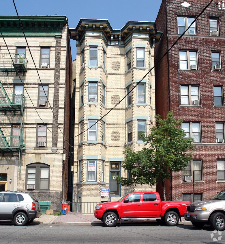 Building Photo - 1619 Palisade Ave