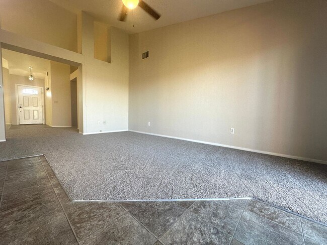 Building Photo - Single Story with No Rear Neighbors!