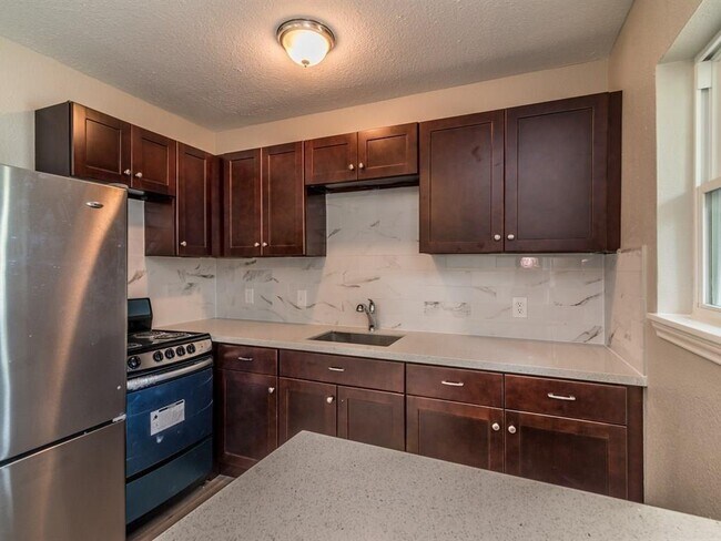 Foto del edificio - 1819 Cove Park Dr