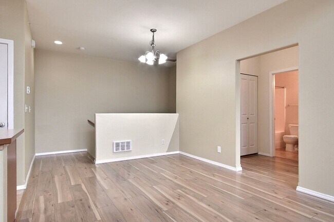 Building Photo - 2 Bed 2 Bath - DuPont Condo for Rent