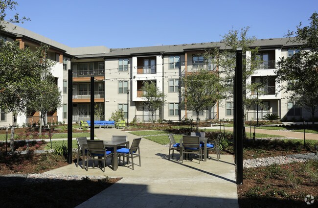 Foto del edificio - Axis Marketplace