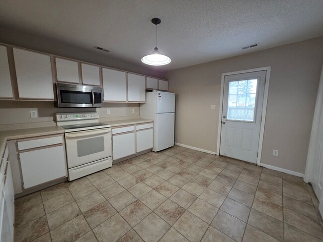 Foto del edificio - Modern Townhome Living in Jacksonville