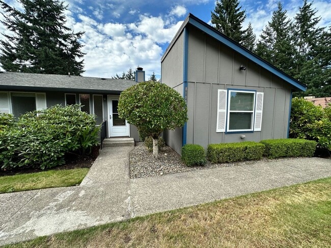 Building Photo - Beautiful well Maintained Duplex for rent