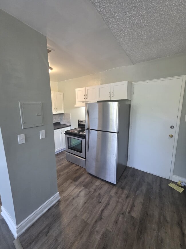 Building Photo - Hamilton Manor Apartments