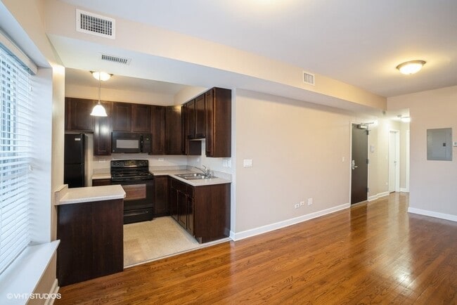 Building Photo - 1744 E 69th St