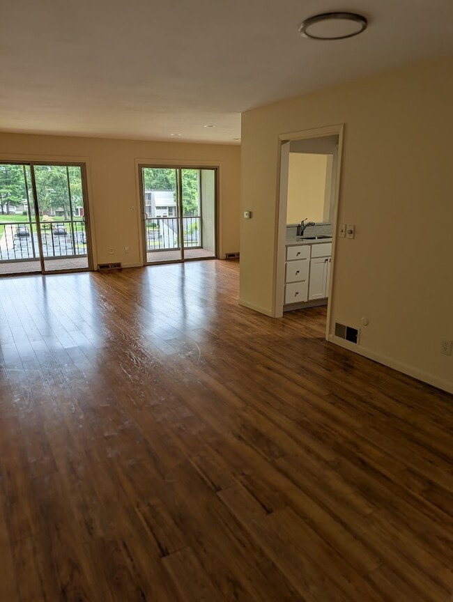 Building Photo - Oxford Towne Apartments