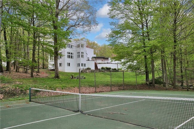 Building Photo - 1415 Catamount Rd