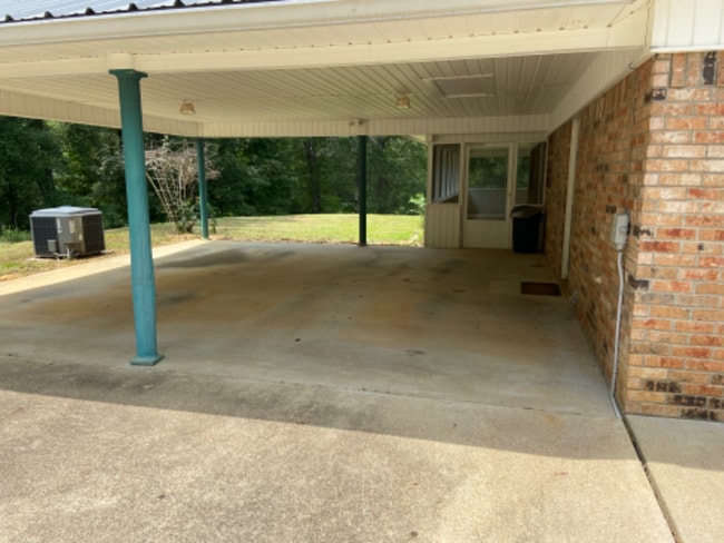 Building Photo - 1540 Dove Rd