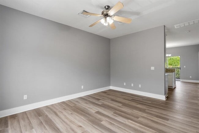 Foto del edificio - 13420 Lyndhurst St