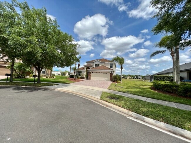 Foto del edificio - EAGLE CREEK LAKE NONA! WELCOME HOME! Beautiful water views! Spacious 2 story-3 bedroom 2.5 bath h...