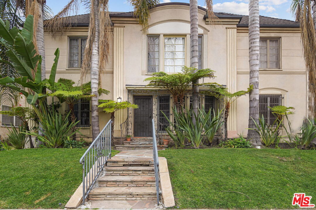 Foto principal - 641 1/2 S Burnside Ave
