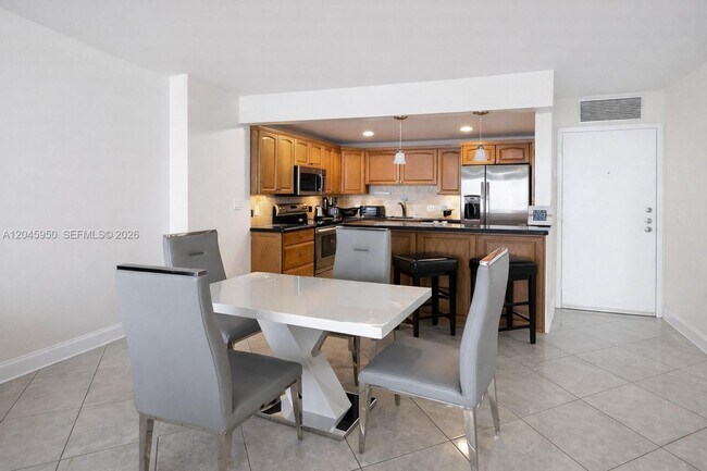 Building Photo - 2101 S Ocean Dr