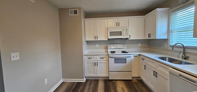Building Photo - 620 Kristen Cir
