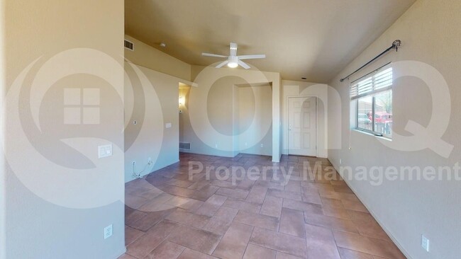 Foto del edificio - 2234 W Roundwood Pl