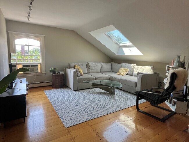Building Photo - 35 Greenough Ave