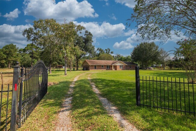 Foto del edificio - 8710 West Ln