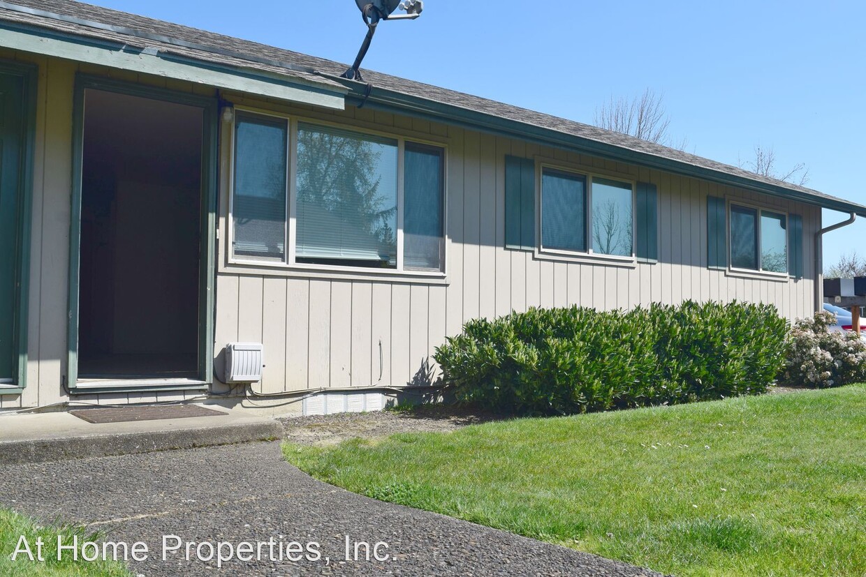 Foto principal - 925-931 NW Sequoia Ave