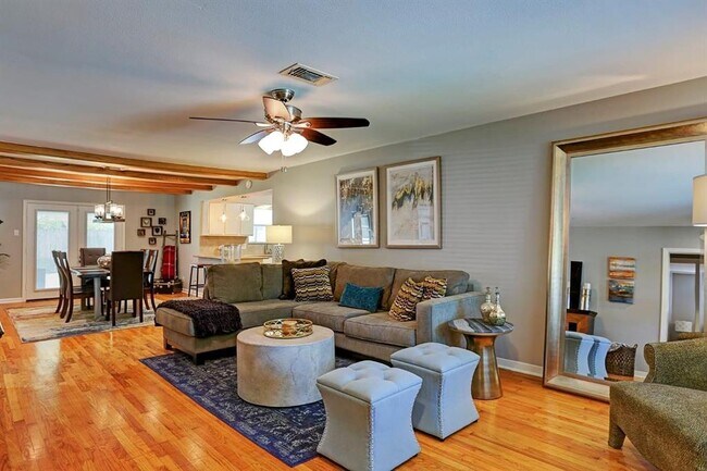 Foto del edificio - 10027 Timberwood Dr