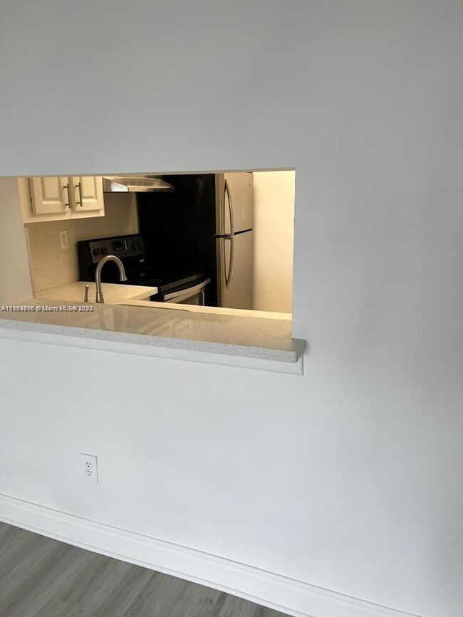 Foto del edificio - 484 NW 165th St
