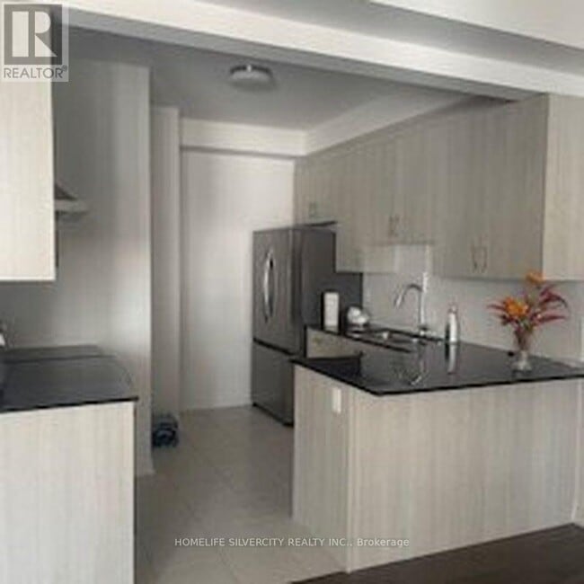 Building Photo - 3 Kings Hill Dr