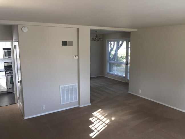 Building Photo - 10 Bucareli Dr