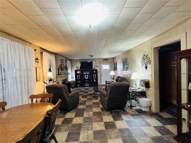 Foto del edificio - 1204 N Beard Ave