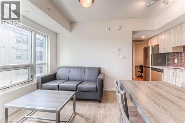 Photo du bâtiment - 275 Larch St